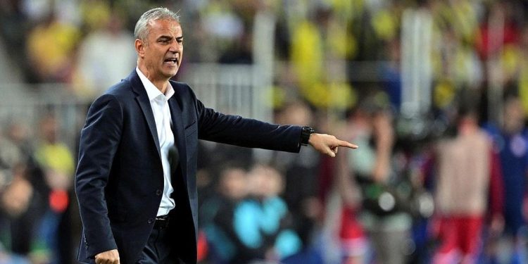 Fenerbahçe Teknik Direktörü İsmail Kartal