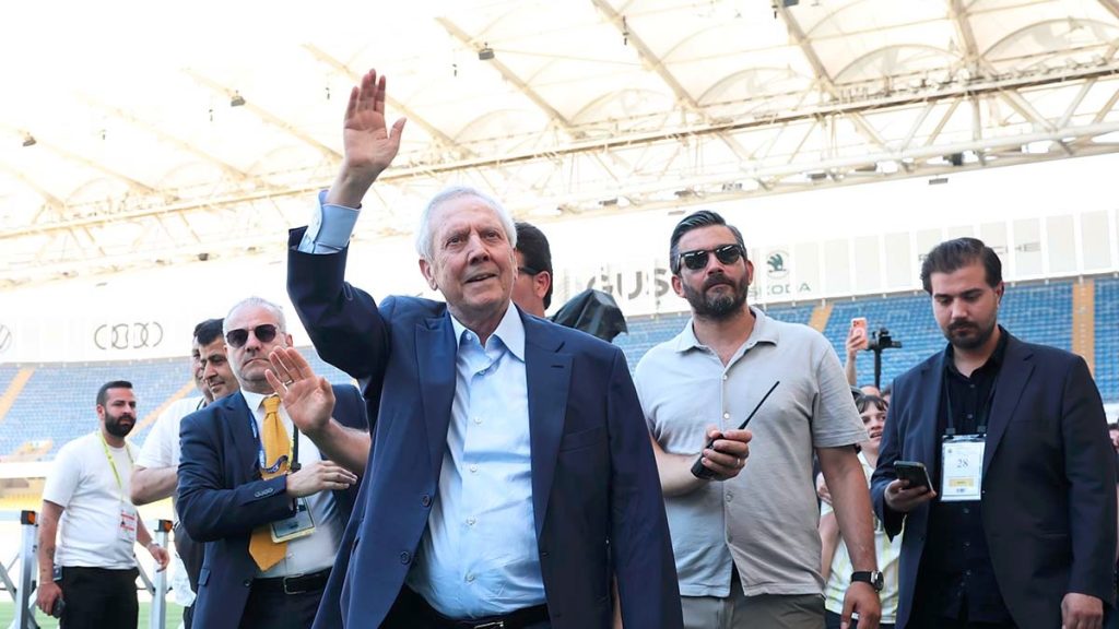Aziz Yıldırım Yeniden Fenerbahçe Spor Kulübü Başkanı