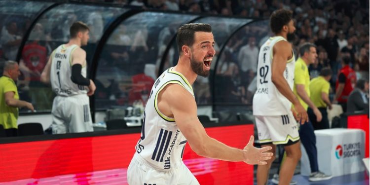 Melih Mahmutoğlu 1 yıl daha Fenerbahçe'de