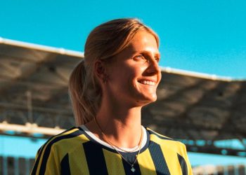Katie Elizabeth Bowen Fenerbahçe arsaVev'de