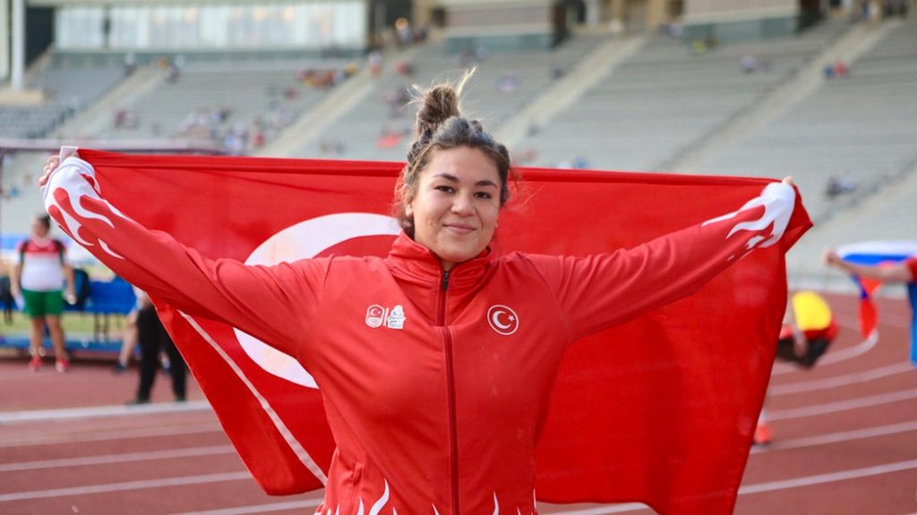 Fenerbahçeli milli atlet Özlem Becerek