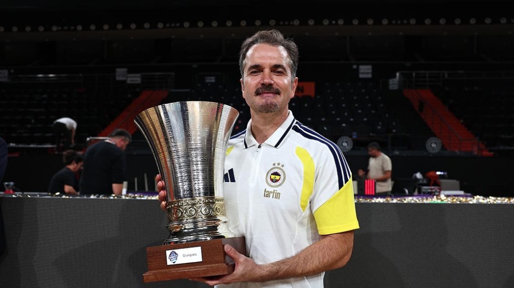Fenerbahçe Kadın Basketbol Takımı Başantrenörü Ahmet Çakı