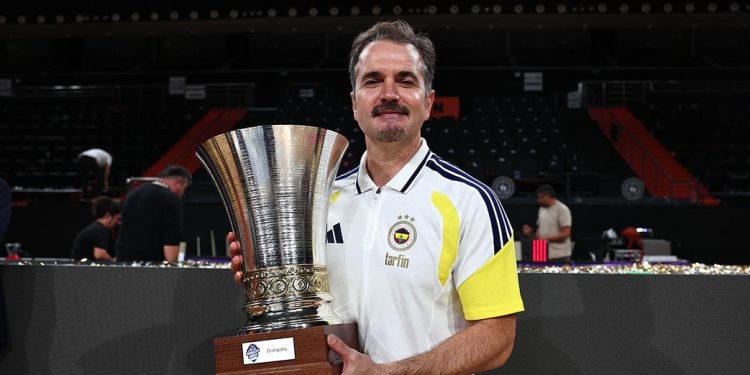 Fenerbahçe Kadın Basketbol Takımı Başantrenörü Ahmet Çakı